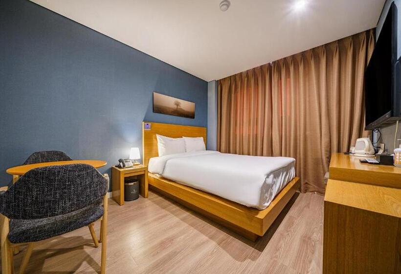 اتاق کلاس بیزنس, Lamer