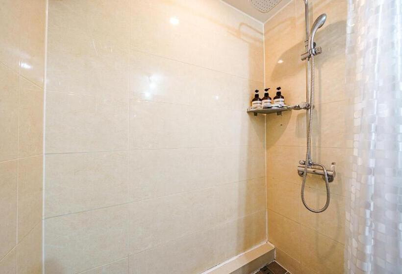 اتاق کلاس بیزنس, Lamer