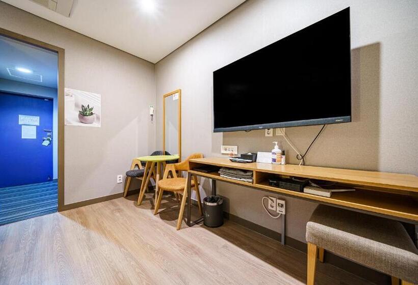 اتاق لوکس, Lamer