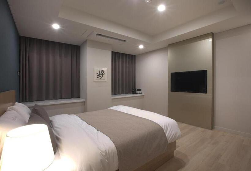 스탠다드 룸, Lamer