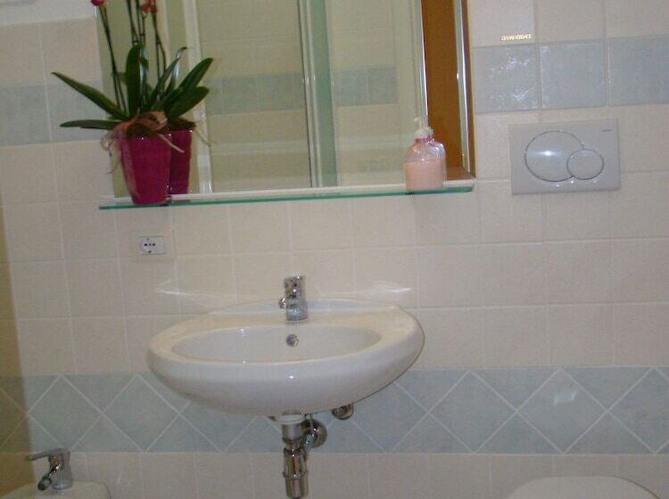 Pokój Standard, Sa Chessa