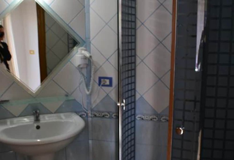 带阳台标准四人间, Alpine