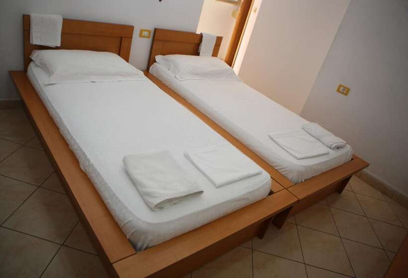 带阳台标准四人间, Alpine