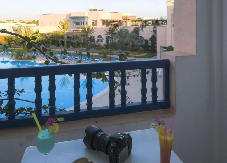 اتاق سوپریور با چشم‌انداز استخر, Eden Yasmine Resort & Spa