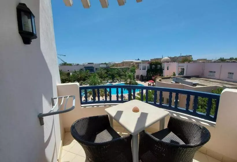 اتاق سوپریور با چشم‌انداز استخر, Eden Yasmine Resort & Spa