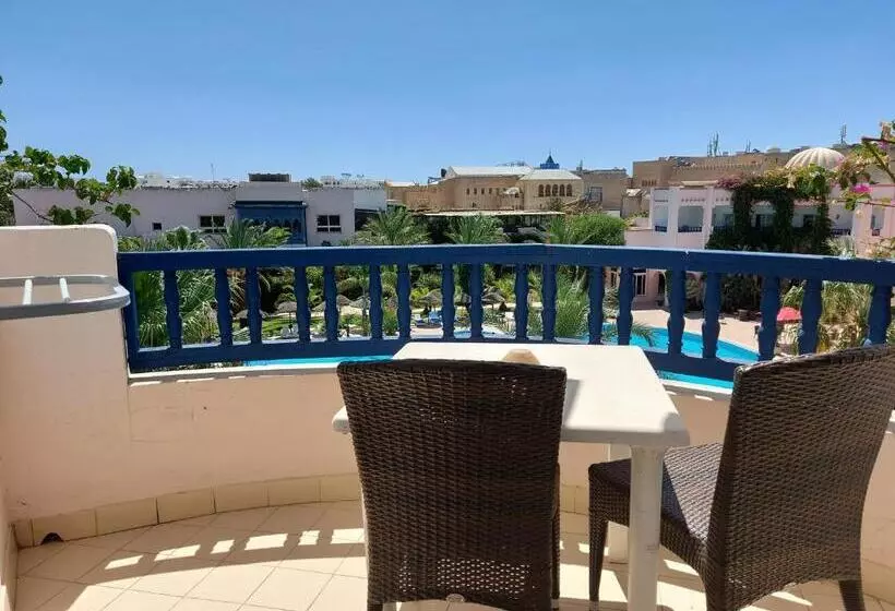 اتاق استاندارد سه تخته با چشم‌انداز استخر, Eden Yasmine Resort & Spa
