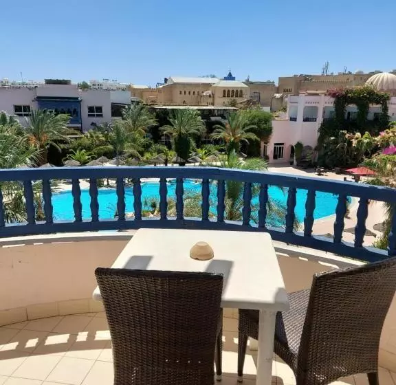 اتاق استاندارد سه تخته با چشم‌انداز استخر, Eden Yasmine Resort & Spa