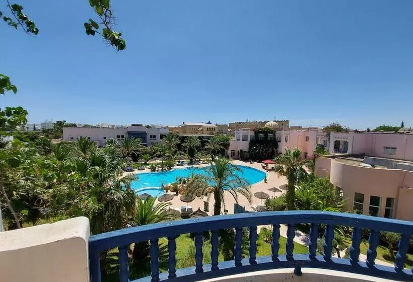 اتاق یک تخته با چشم‌انداز استخر, Eden Yasmine Resort & Spa