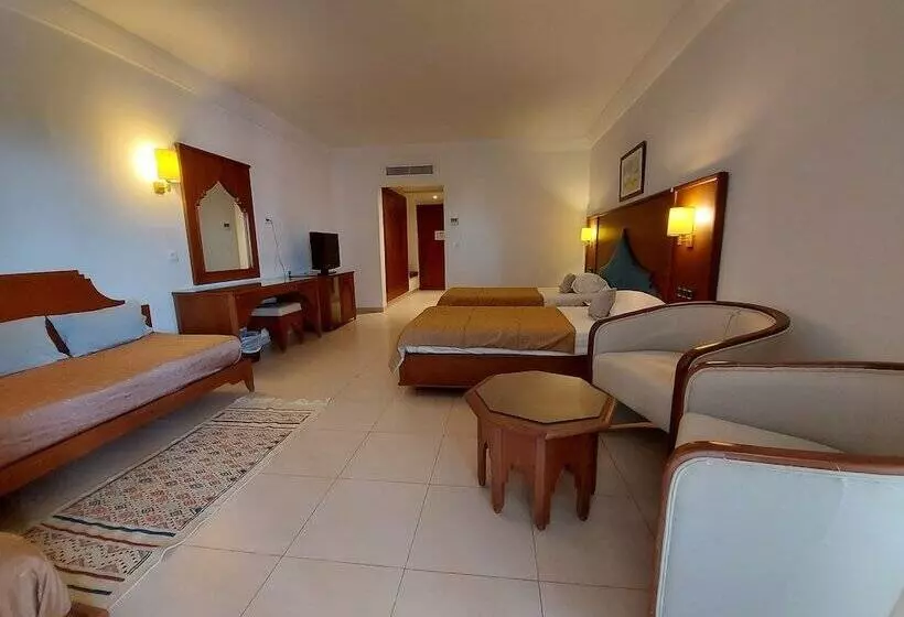 اتاق یک تخته با چشم‌انداز استخر, Eden Yasmine Resort & Spa