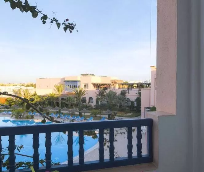 اتاق یک تخته با چشم‌انداز استخر, Eden Yasmine Resort & Spa