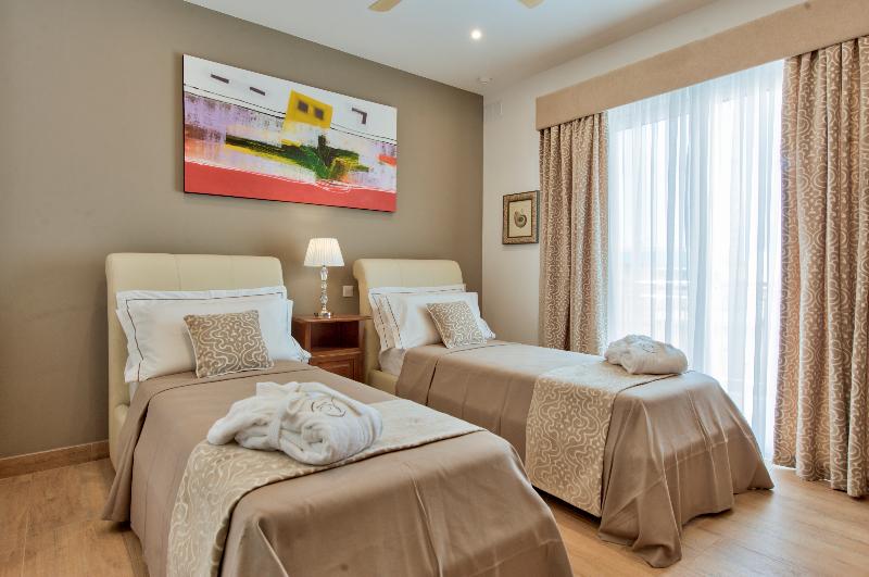 デラックスルーム, Fair Park