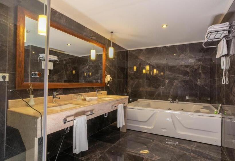 キングサイズベッドのスイートルーム, Gazelle Resort & Spa