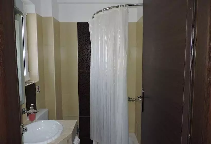 ガーデンビュースイート, Golden Rose Suites