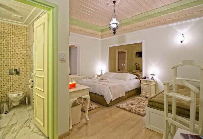 سوییت جونیور, Orologopoulos Mansion Luxury