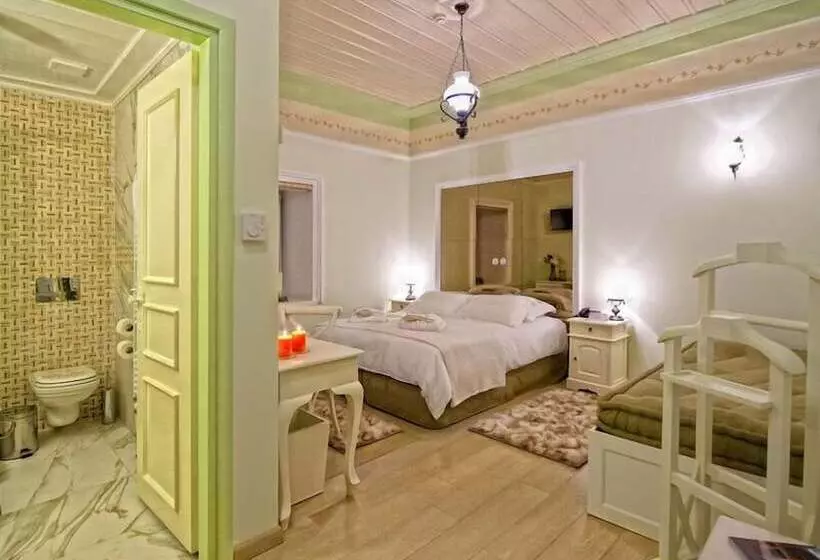سوییت جونیور, Orologopoulos Mansion Luxury