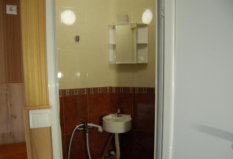 标准间, Stivan Iskar