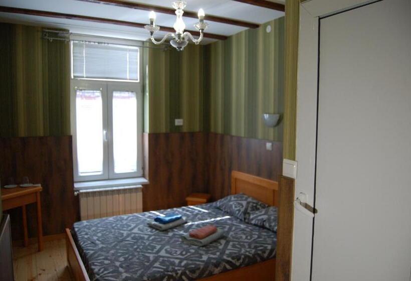 标准间, Stivan Iskar