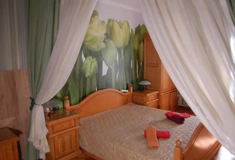 Junior Suite, Stivan Iskar