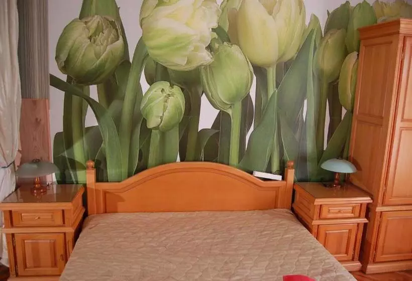Junior Suite, Stivan Iskar