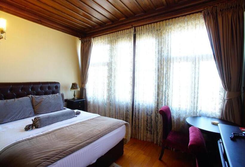 اتاق استاندارد با بالکن, Tahir Aga Konagi