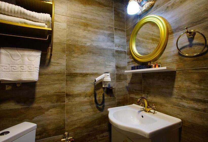 اتاق استاندارد با بالکن, Tahir Aga Konagi