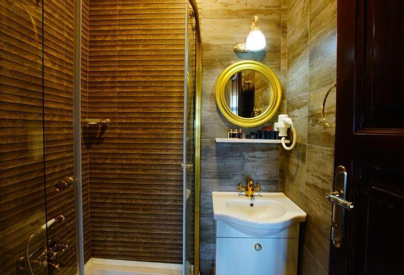 اتاق استاندارد با بالکن, Tahir Aga Konagi