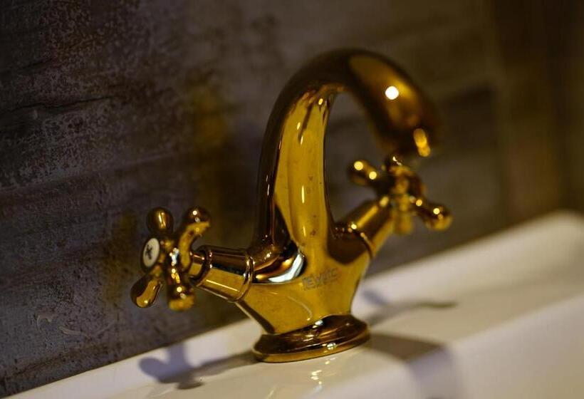 اتاق استاندارد با بالکن, Tahir Aga Konagi