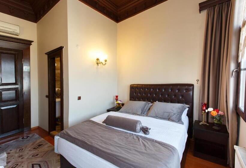 اتاق استاندارد یک نفره, Tahir Aga Konagi