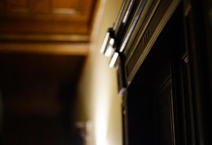 اتاق استاندارد سه تخته با چشم‌انداز باغ, Tahir Aga Konagi