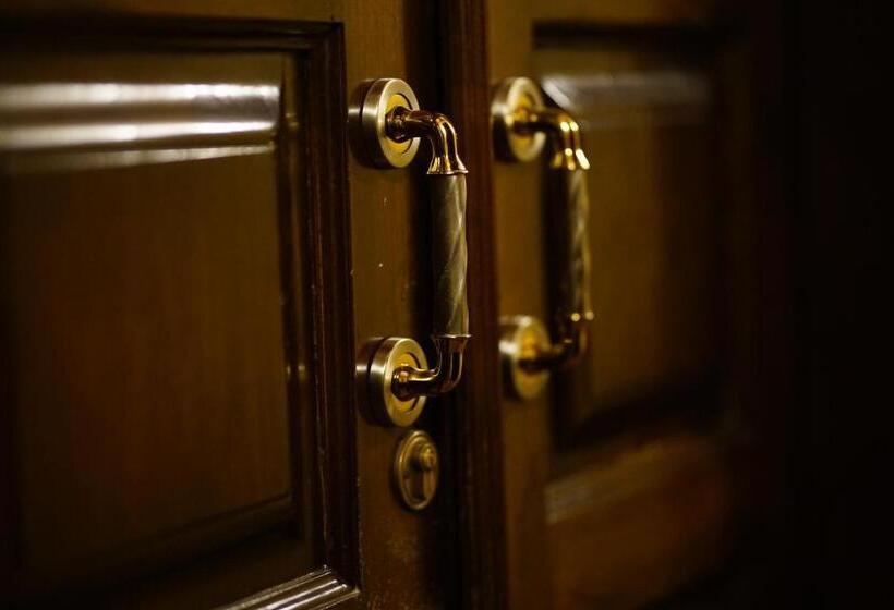 اتاق استاندارد سه تخته با چشم‌انداز باغ, Tahir Aga Konagi