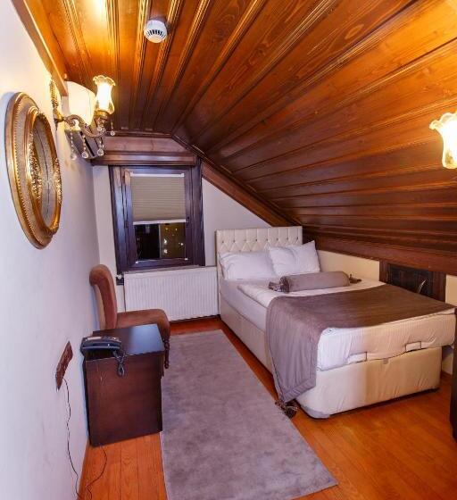 اتاق اکونومی یک تخته, Tahir Aga Konagi