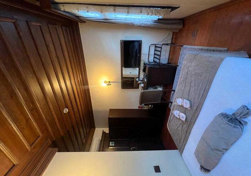 اتاق استاندارد, Tahir Aga Konagi