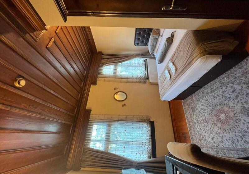 اتاق استاندارد یک نفره, Tahir Aga Konagi