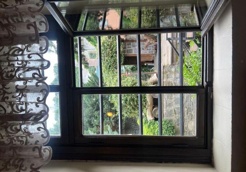 اتاق استاندارد یک نفره, Tahir Aga Konagi