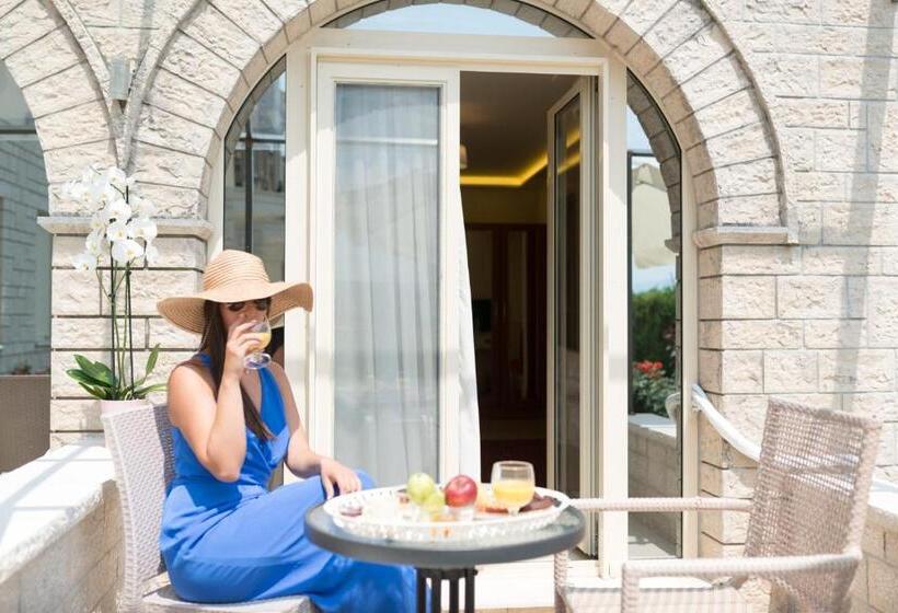 Трехместный Номер Стандарт Вид на Сад, Anemolia Resort And Spa