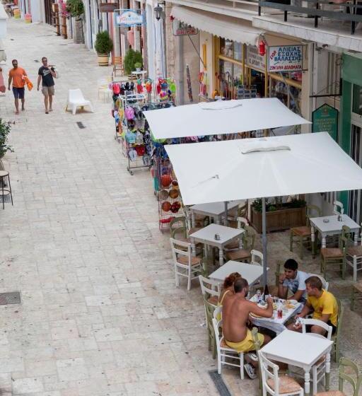 חדר סטנדרט לשלושה, Astros Beach Boutique