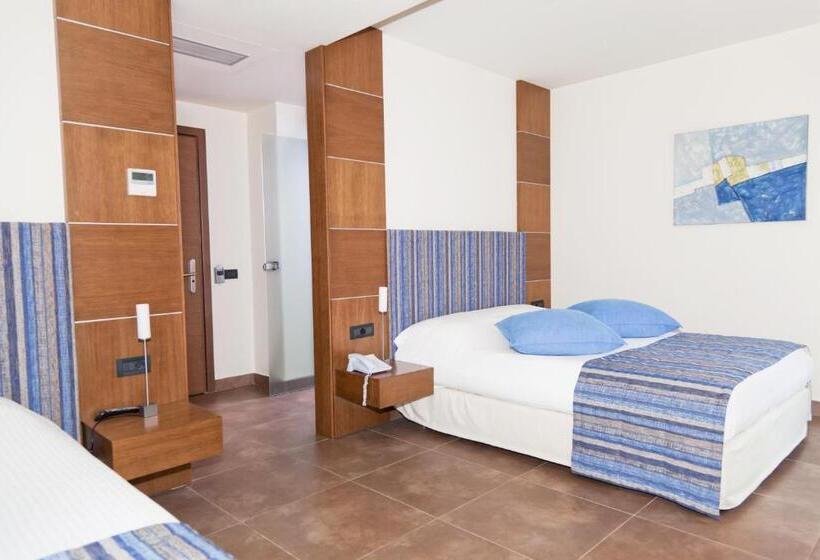 חדר סטנדרט לשלושה, Astros Beach Boutique