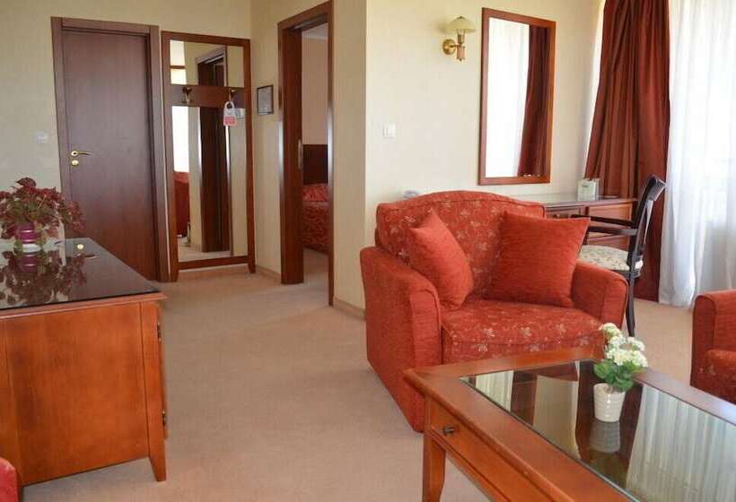 デラックストリプルルーム, Bankya Palace