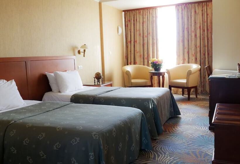 デラックストリプルルーム, Bankya Palace