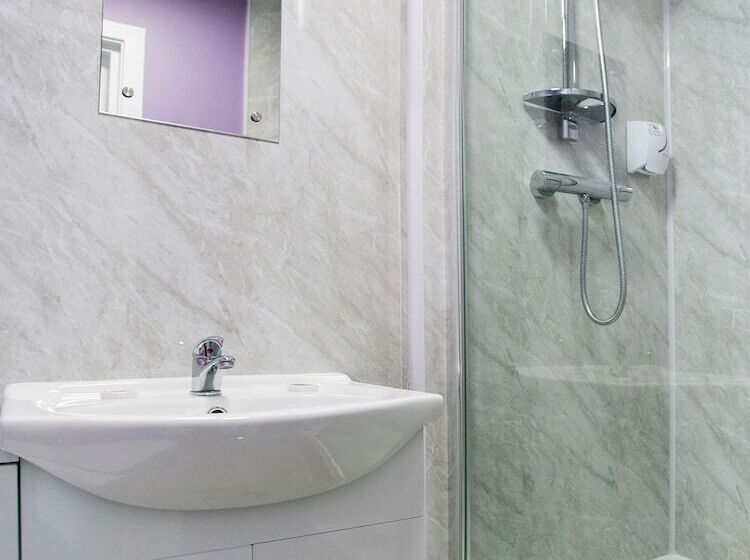 غرفة قياسية, The Breadalbane Arms Room Only