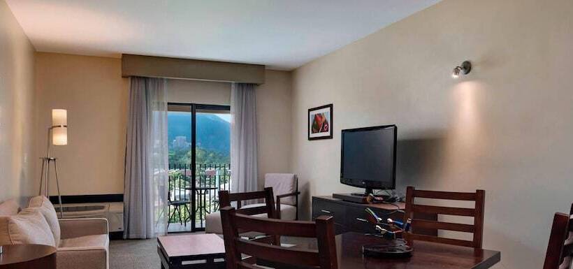 Люкс, Courtyard By Marriott San Salvador