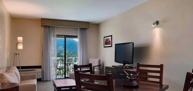 スイート, Courtyard By Marriott San Salvador