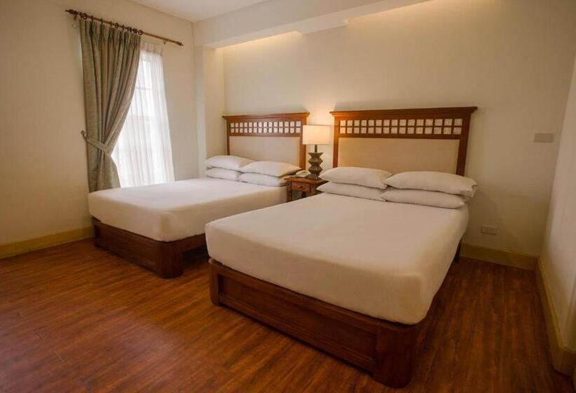 חדר משפחתי, Emilia