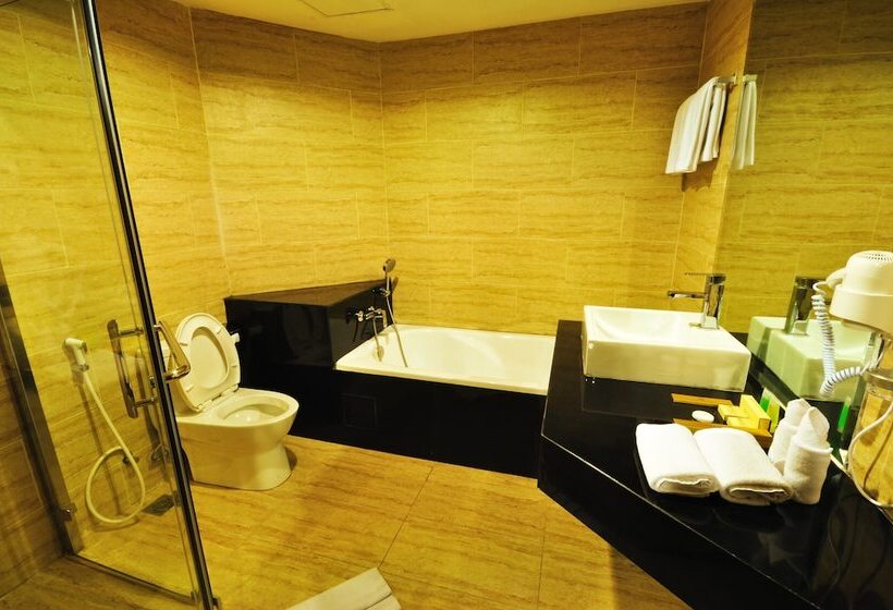 סוויטת ג'וניור, Hermes Palace Hotel Medan