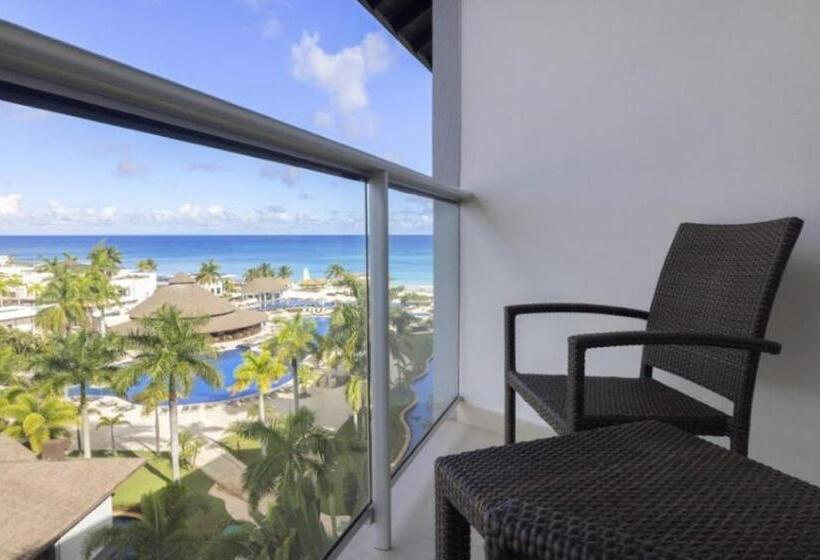 Номер Deluxe Вид на Море, Hideaway At Royalton Blue Waters, An Autograph Collection All Inclusive Resort   Adults Only