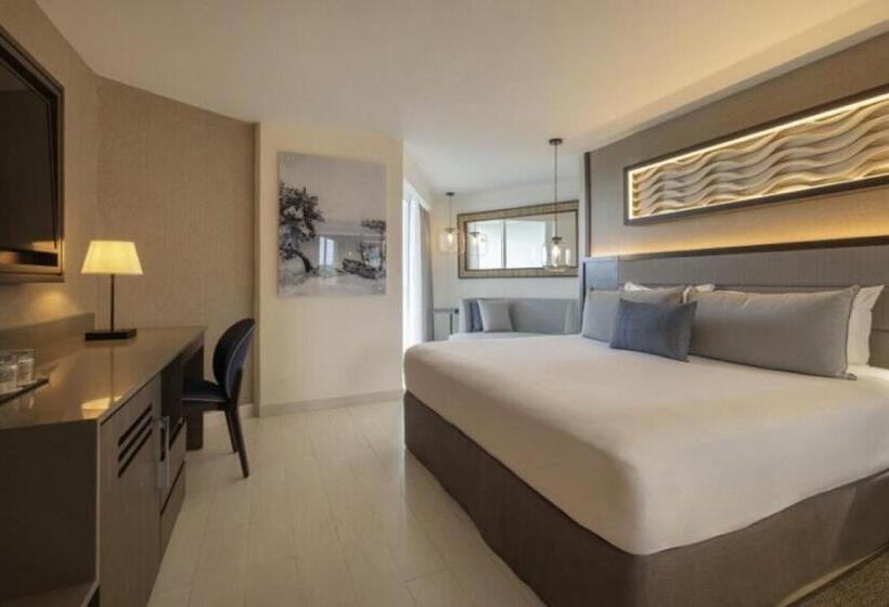 Номер Deluxe, Hideaway At Royalton Blue Waters, An Autograph Collection All Inclusive Resort   Adults Only