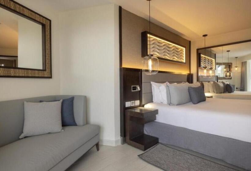 Номер Deluxe, Hideaway At Royalton Blue Waters, An Autograph Collection All Inclusive Resort   Adults Only