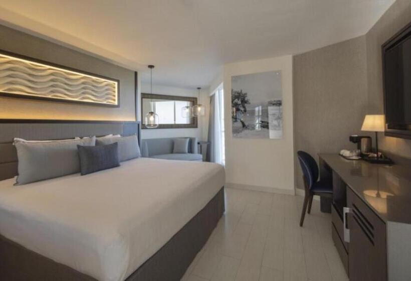 Номер Клуб Вид на Море, Hideaway At Royalton Blue Waters, An Autograph Collection All Inclusive Resort   Adults Only