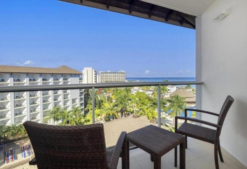 Номер Клуб Вид на Море, Hideaway At Royalton Blue Waters, An Autograph Collection All Inclusive Resort   Adults Only