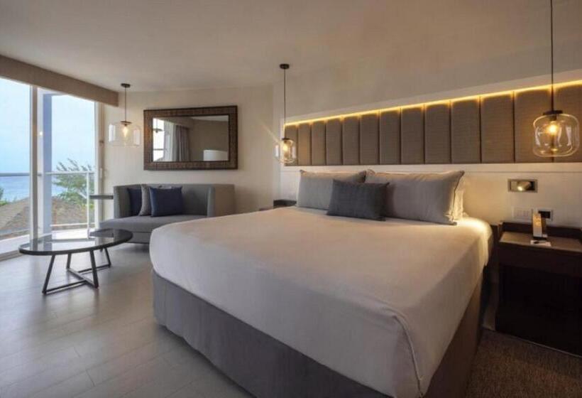 Клубный полулюкс с видом на море, Hideaway At Royalton Blue Waters, An Autograph Collection All Inclusive Resort   Adults Only